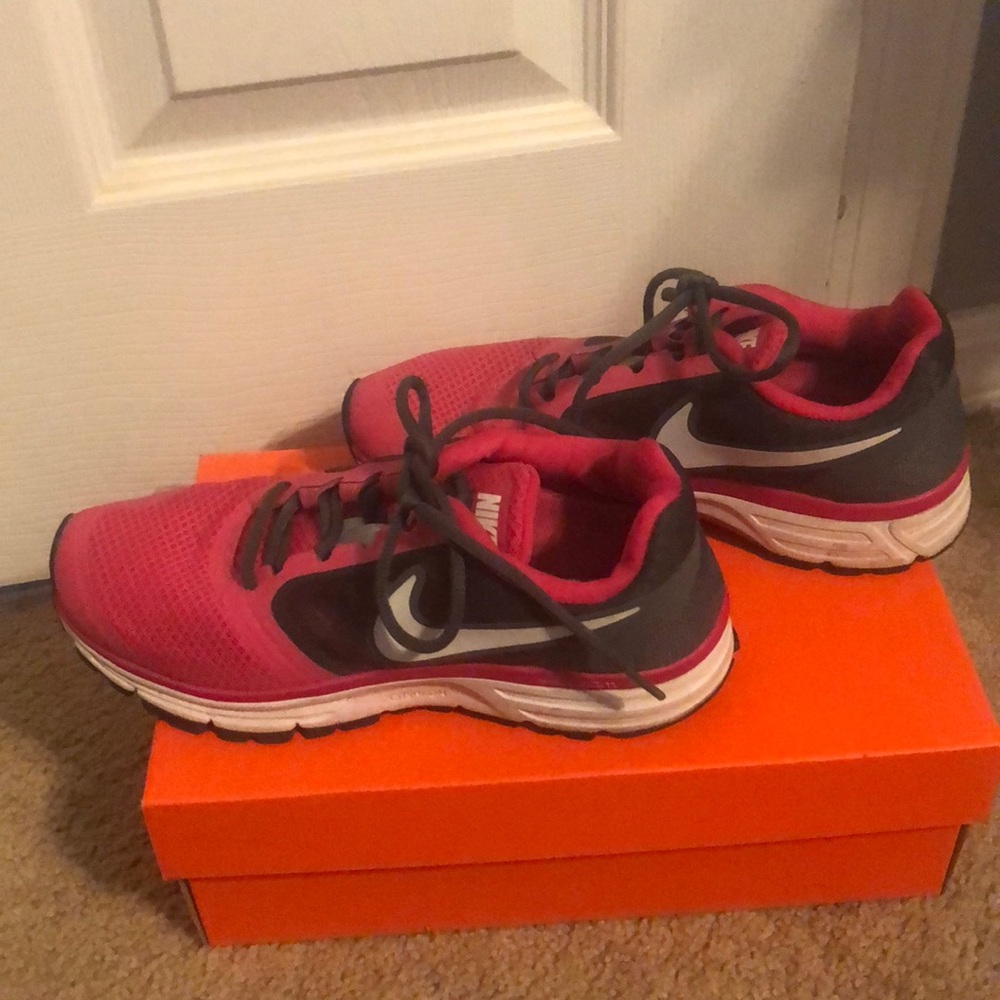 Nike tennis shoes